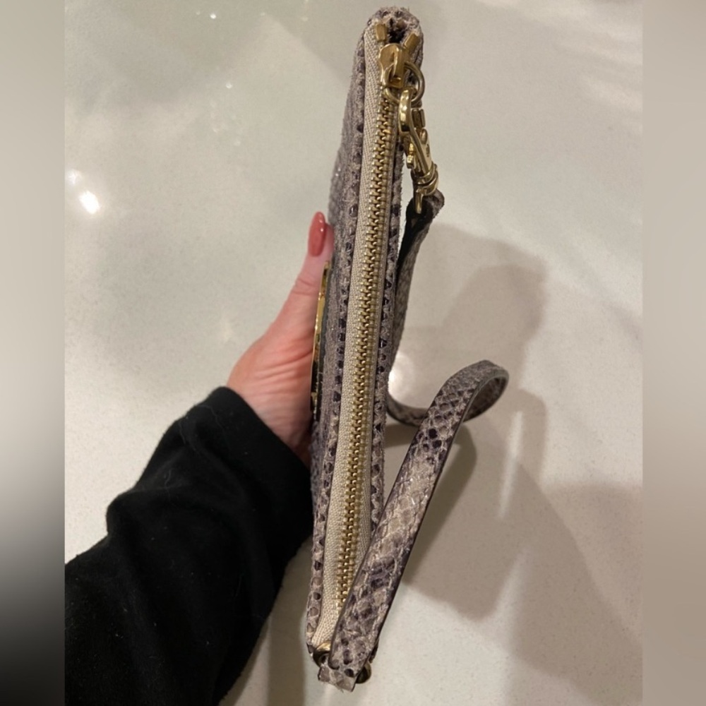 Michael Kors wristlet and two other mini bags, 3 total - Picture 8 of 13